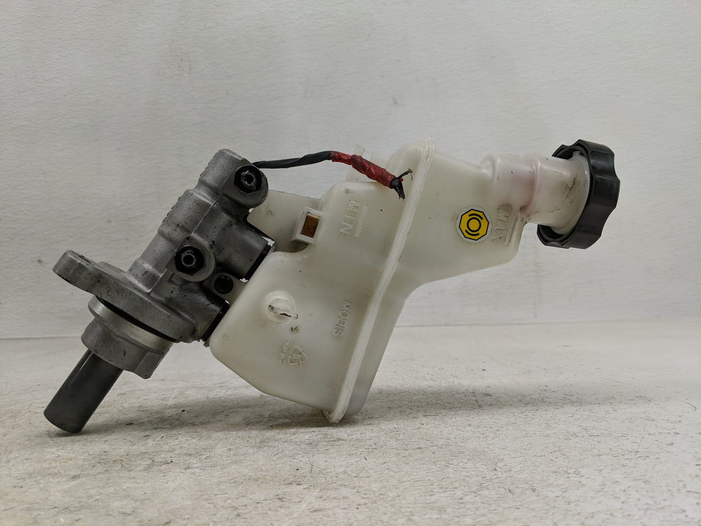 2015-2019 Hyundai Sonata Brake Master Cylinder - Oemusedautoparts1.com