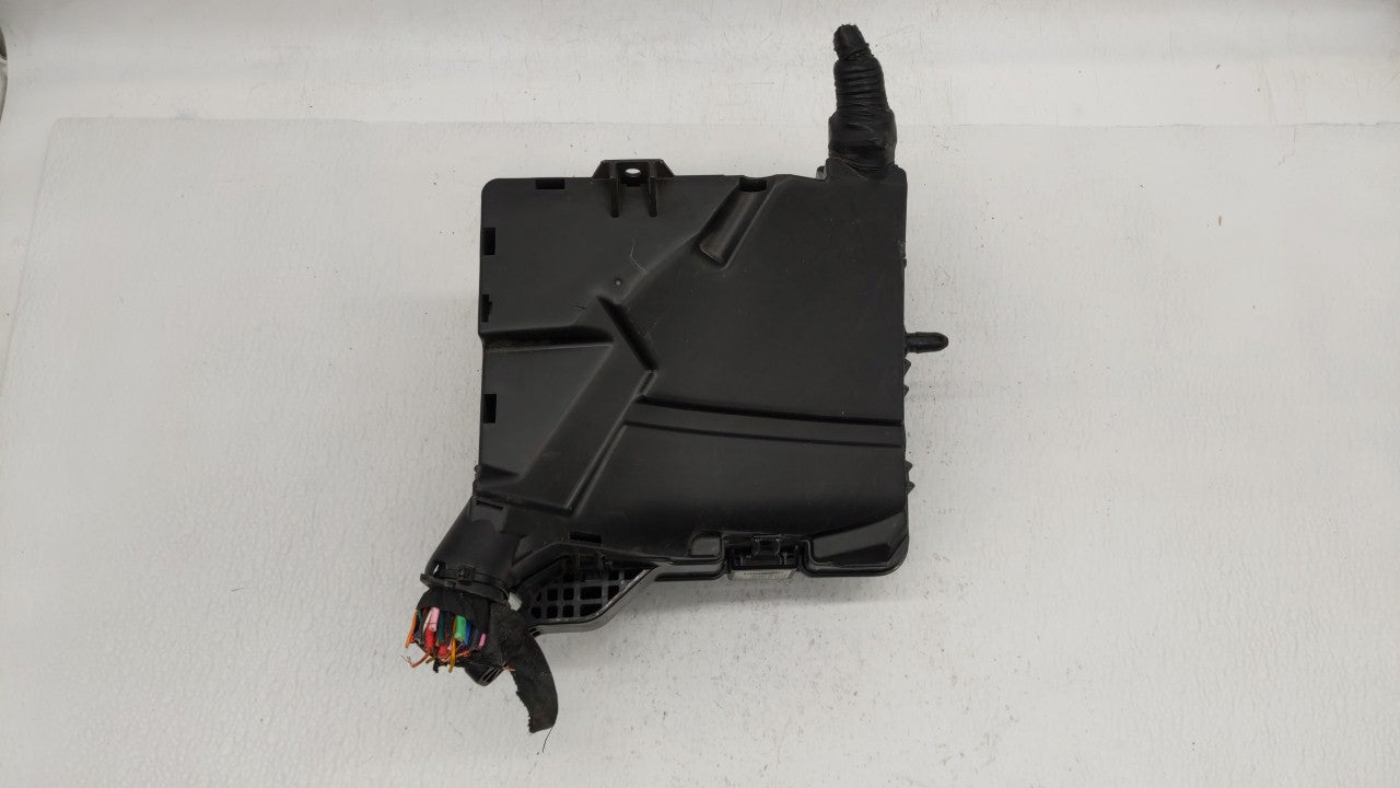 2016-2017 Hyundai Sonata Fusebox Fuse Box Panel Relay Module P/N:91277C2570LC Fits Fits 2016 2017 OEM Used Auto Parts - Oemu