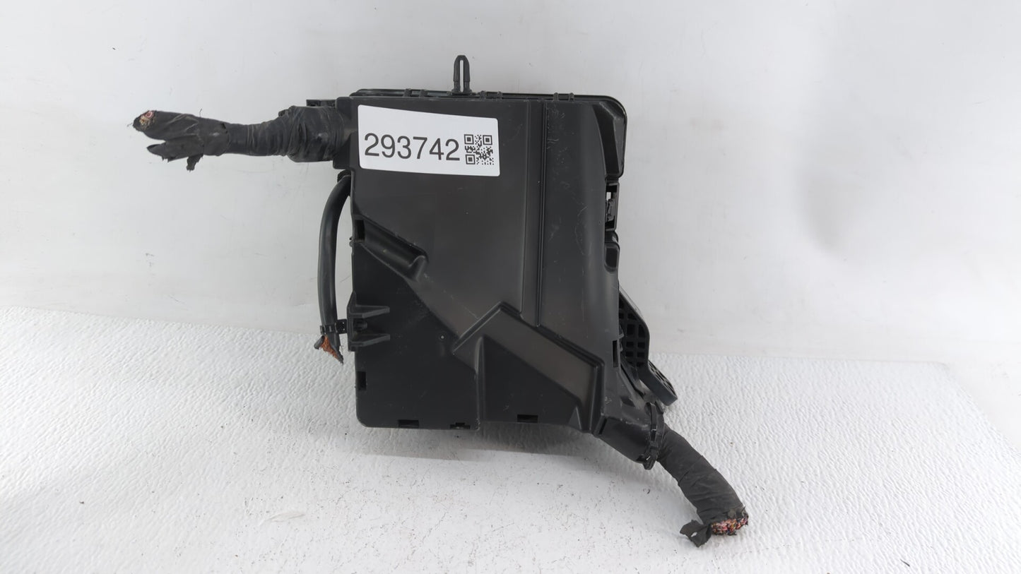 2016-2017 Hyundai Sonata Fusebox Fuse Box Panel Relay Module P/N:91277C2570LC Fits Fits 2016 2017 OEM Used Auto Parts - Oemu