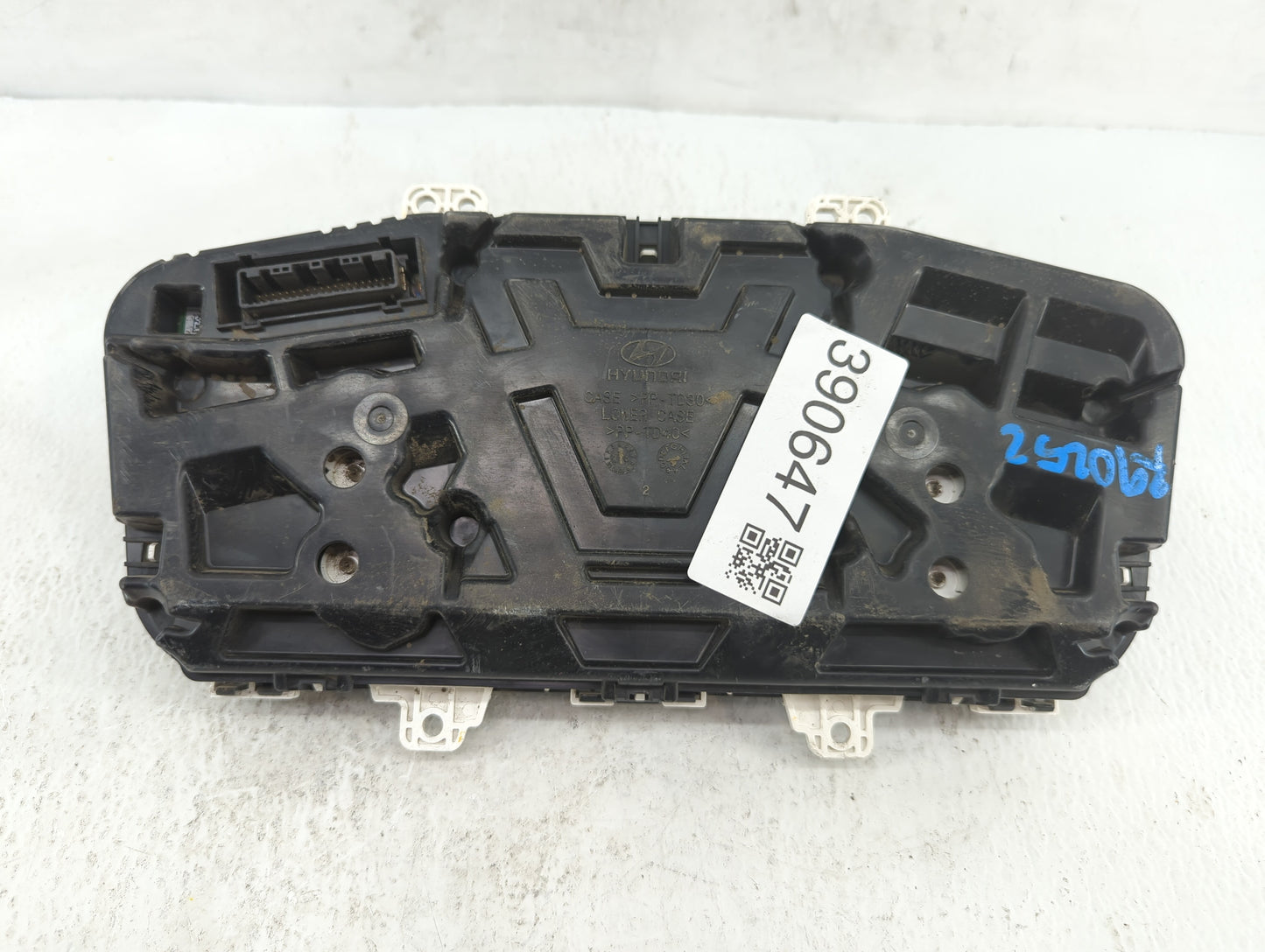2016-2017 Hyundai Sonata Instrument Cluster Speedometer Gauges P/N:94001-C2201 Fits Fits 2016 2017 OEM Used Auto Parts - Oem