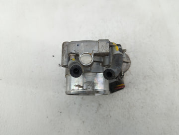 2015-2019 Hyundai Sonata Throttle Body P/N:35100-2G600 Fits Fits 2015 2016 2017 2018 2019 2020 2021 OEM Used Auto Parts