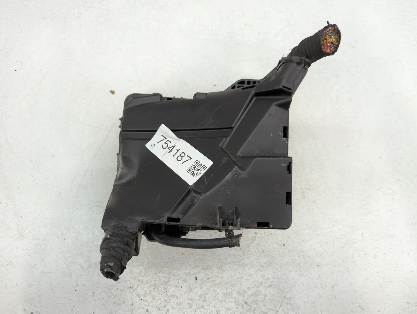 2016-2017 Hyundai Sonata Fusebox Fuse Box Panel Relay Module P/N:6423-0102-7-000 Fits Fits 2016 2017 OEM Used Auto Parts - O
