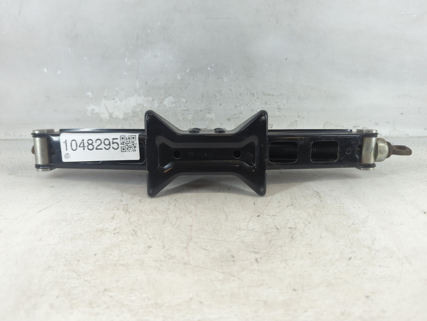 2017 Hyundai Tucson Spare Scissor Car Jack 1048295 - Oemusedautoparts1.com
