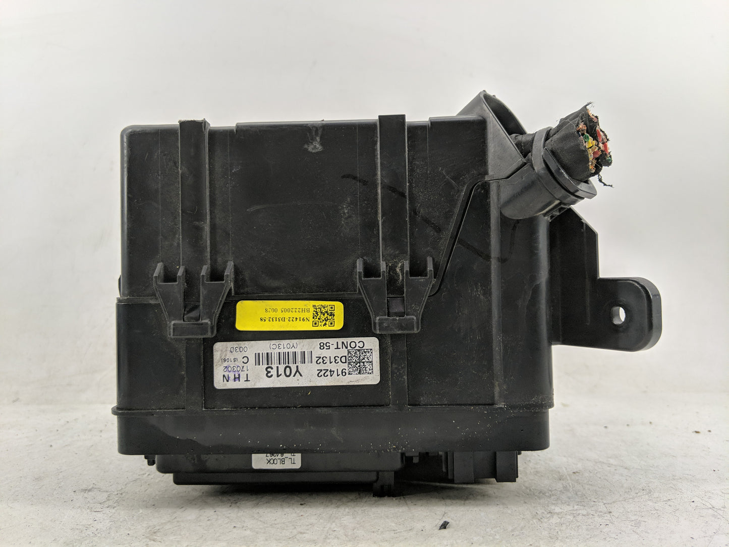 2016-2018 Hyundai Tucson Fusebox Fuse Box Panel Relay Module P/N:N91422-D3132 Fits Fits 2016 2017 2018 OEM Used Auto Parts -