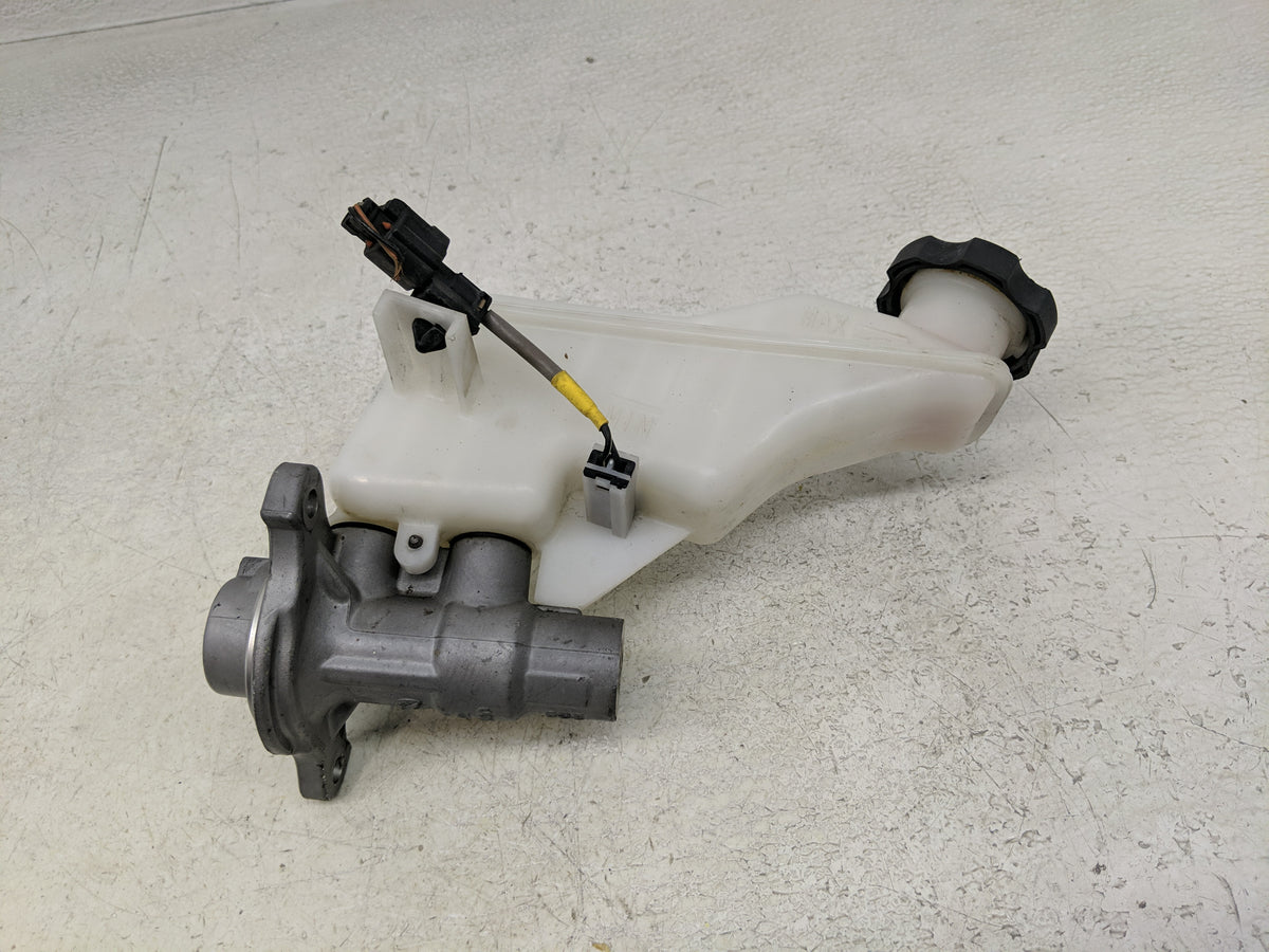 2016-2021 Hyundai Tucson Brake Master Cylinder 1300397 - Oemusedautoparts1.com