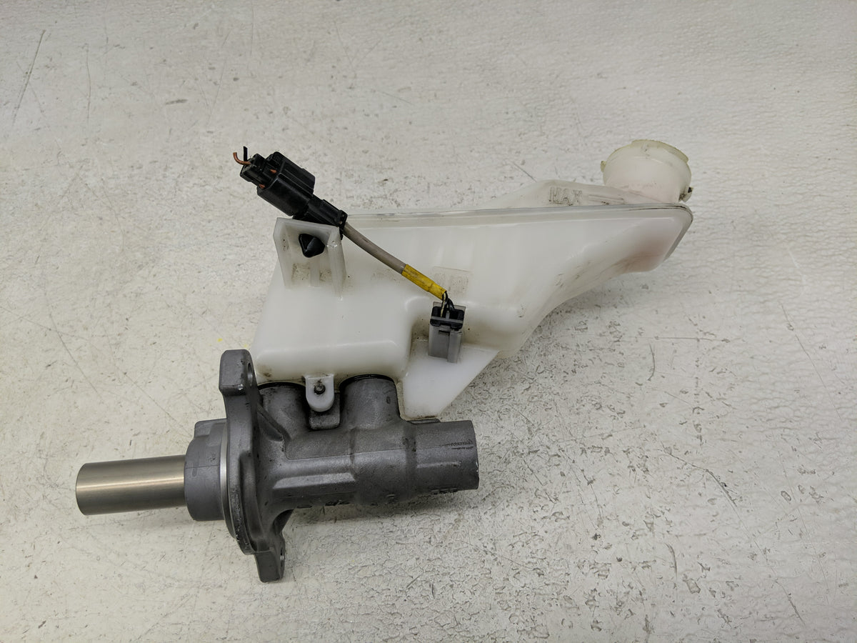 2016-2021 Hyundai Tucson Brake Master Cylinder 1300900 - Oemusedautoparts1.com