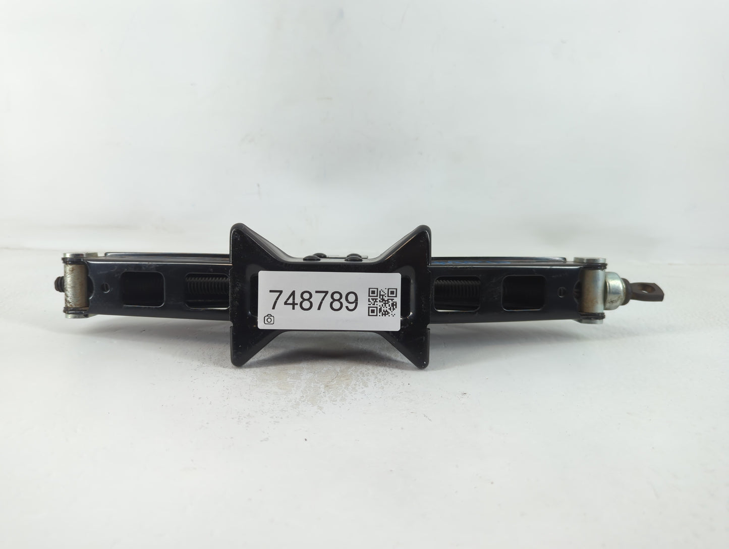 2017 Hyundai Tucson Spare Scissor Car Jack 748789 - Oemusedautoparts1.com