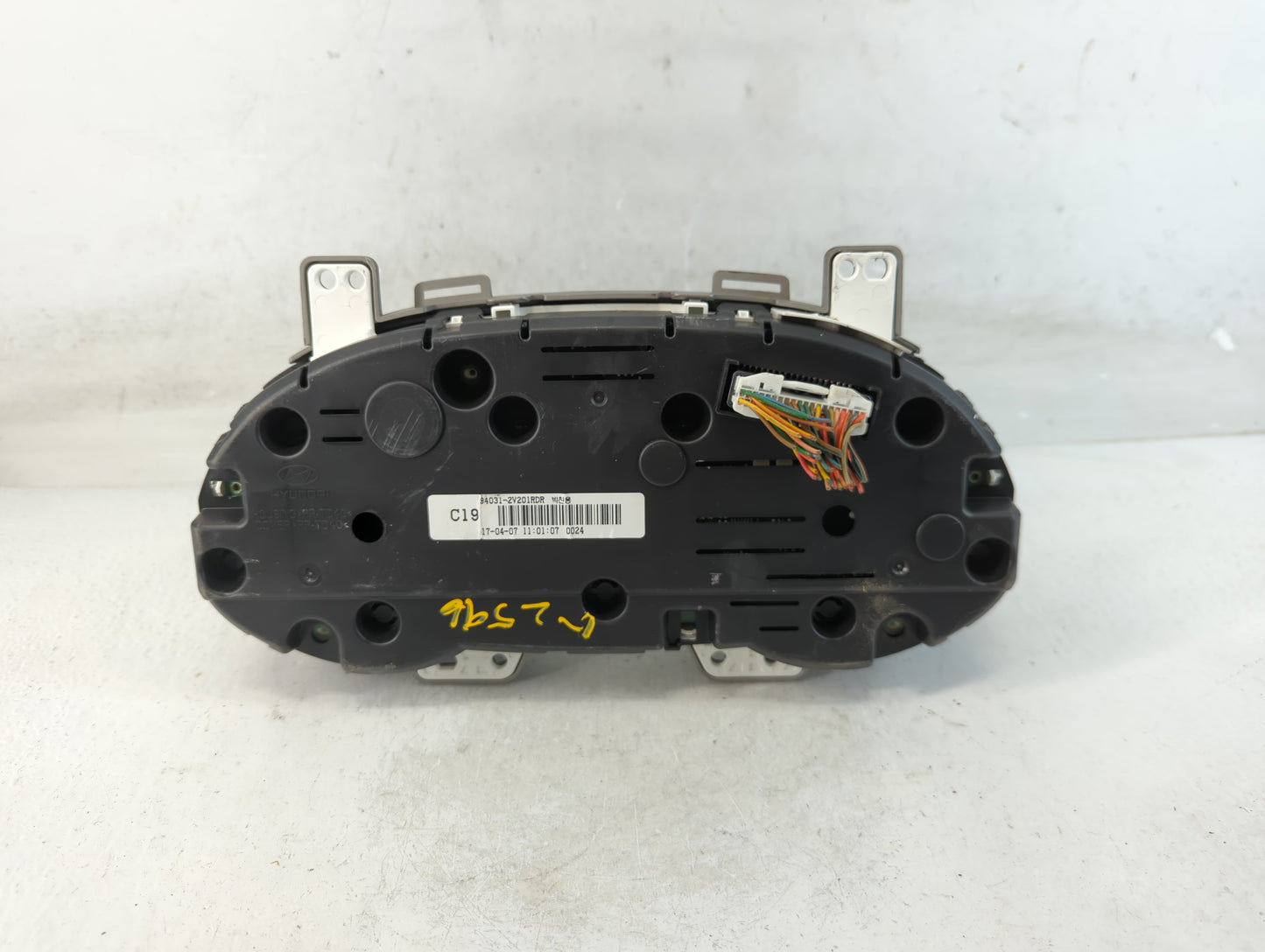 2016-2017 Hyundai Veloster Instrument Cluster Speedometer Gauges P/N:94031-2V201RDR Fits Fits 2016 2017 OEM Used Auto Parts
