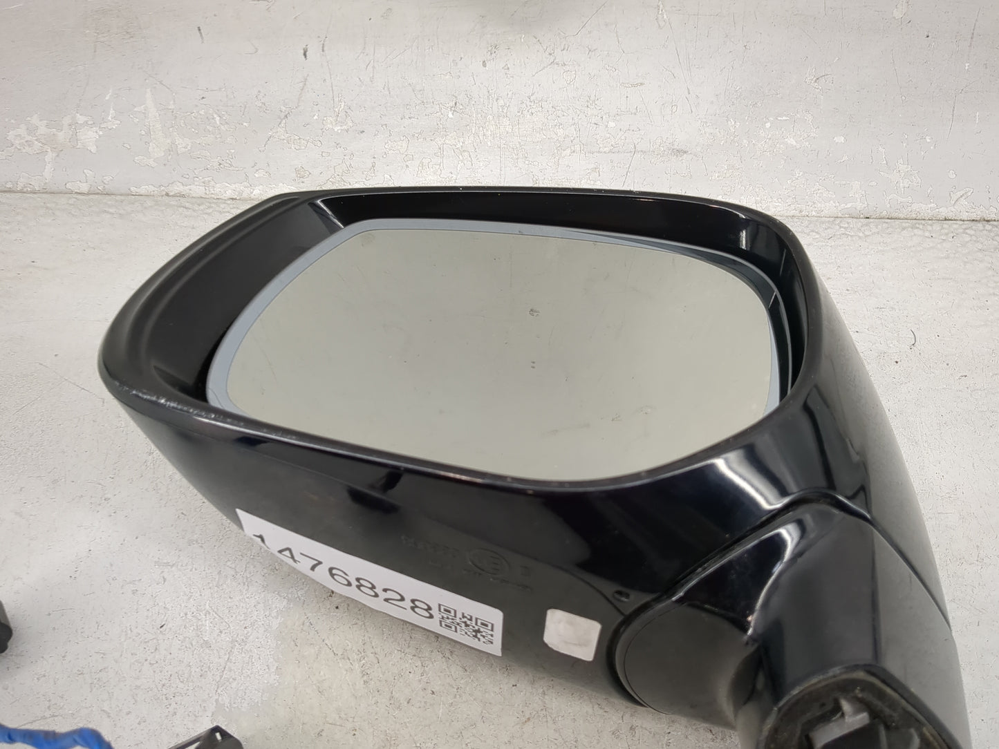 2017-2020 Infiniti Q60 Driver Side View Mirror - Left Door Mirror OEM Used - Oemusedautoparts1.com