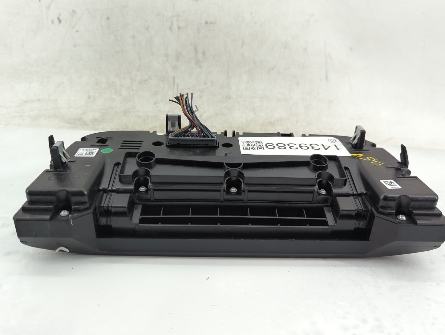 2017 Jaguar Xe Climate Control Module Temperature AC/Heater Replacement P/N:GC63-18C858-SE Fits Fits 2016 OEM Used Auto Part
