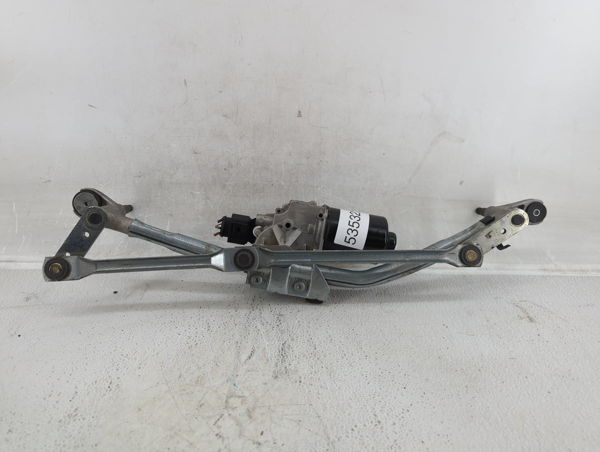 2017 Jaguar Xe Front Windshield Wiper Motor P/N:W000060842 Fits OEM Used Auto Parts - Oemusedautoparts1.com