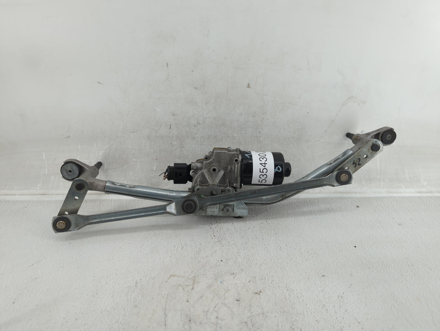 2017 Jaguar Xf Front Windshield Wiper Motor P/N:W000060842 Fits OEM Used Auto Parts - Oemusedautoparts1.com