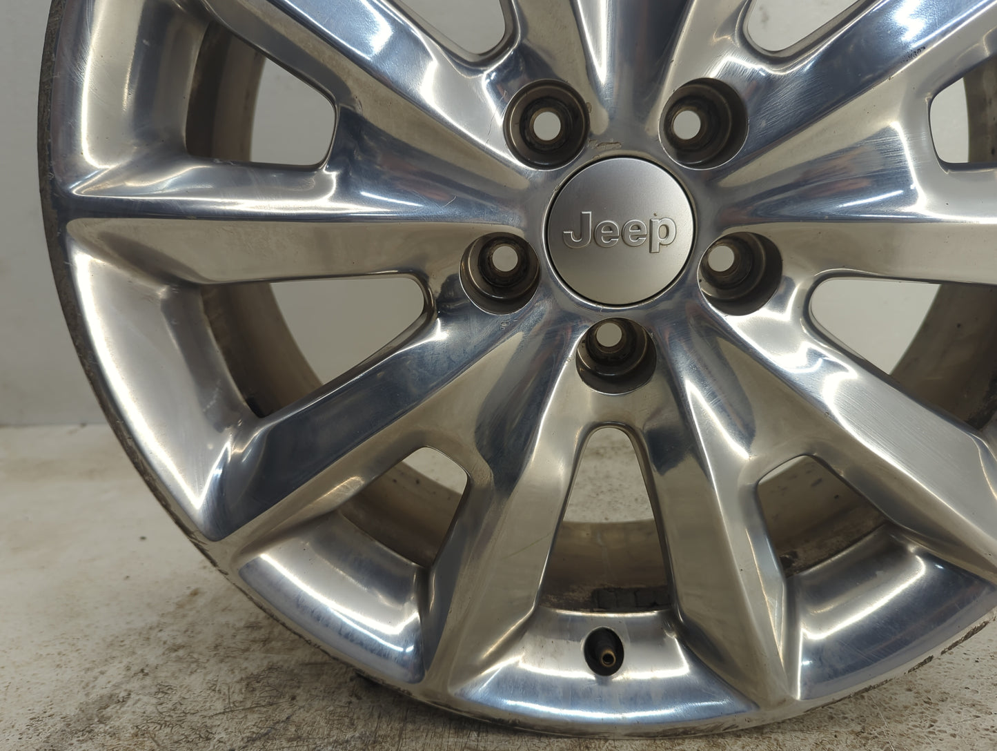 2014-2018 Jeep Cherokee Oem Wheel Rim - Oemusedautoparts1.com