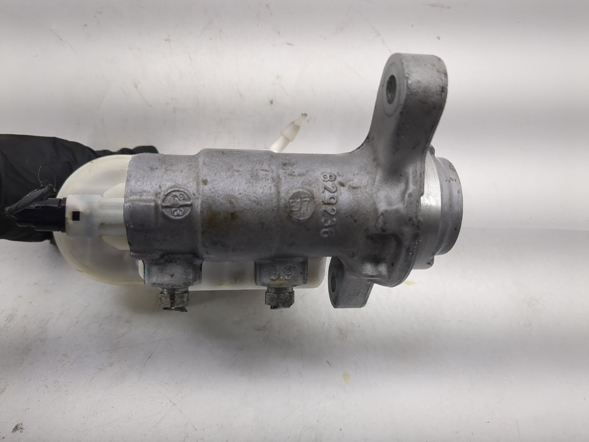 2017 Jeep Compass Brake Master Cylinder 1220849 - Oemusedautoparts1.com