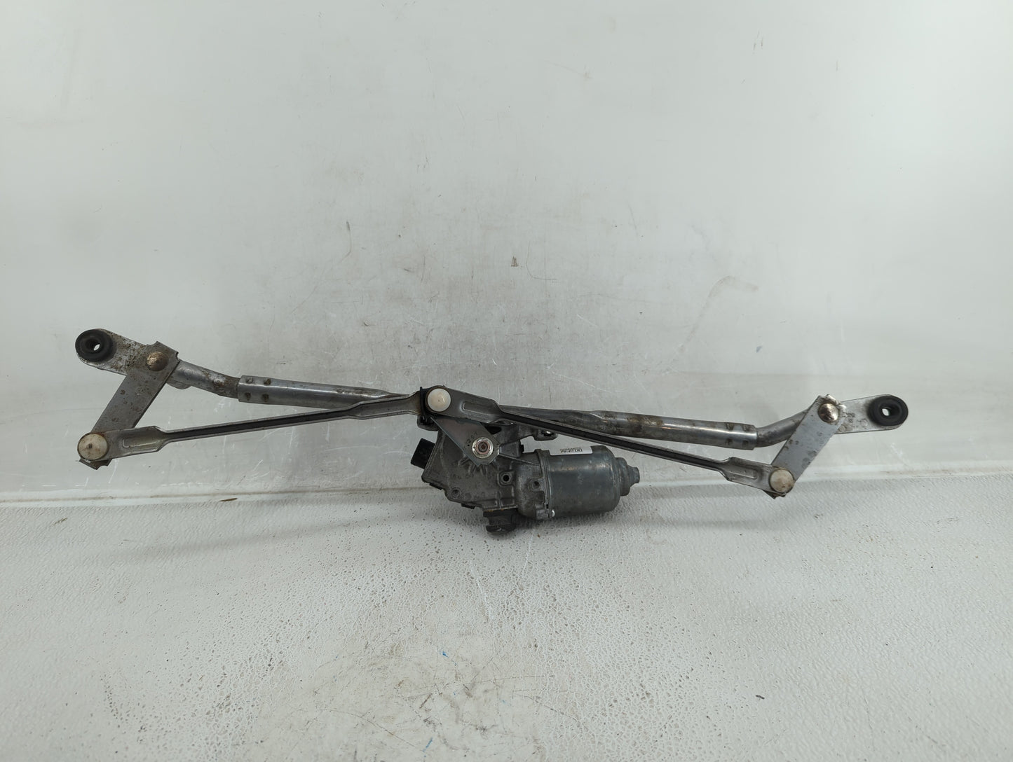 2017 Jeep Compass Front Windshield Wiper Motor P/N:05303827AF Fits OEM Used Auto Parts - Oemusedautoparts1.com