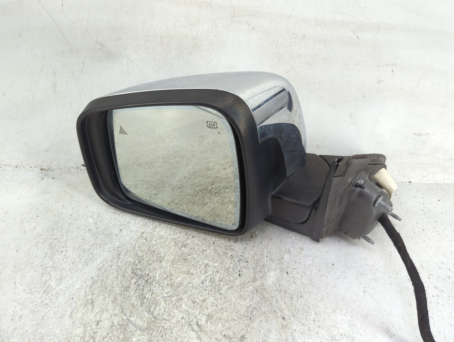 2011-2018 Jeep Grand Cherokee Driver Side View Mirror - Left Door Mirror OEM Used - Oemusedautoparts1.com