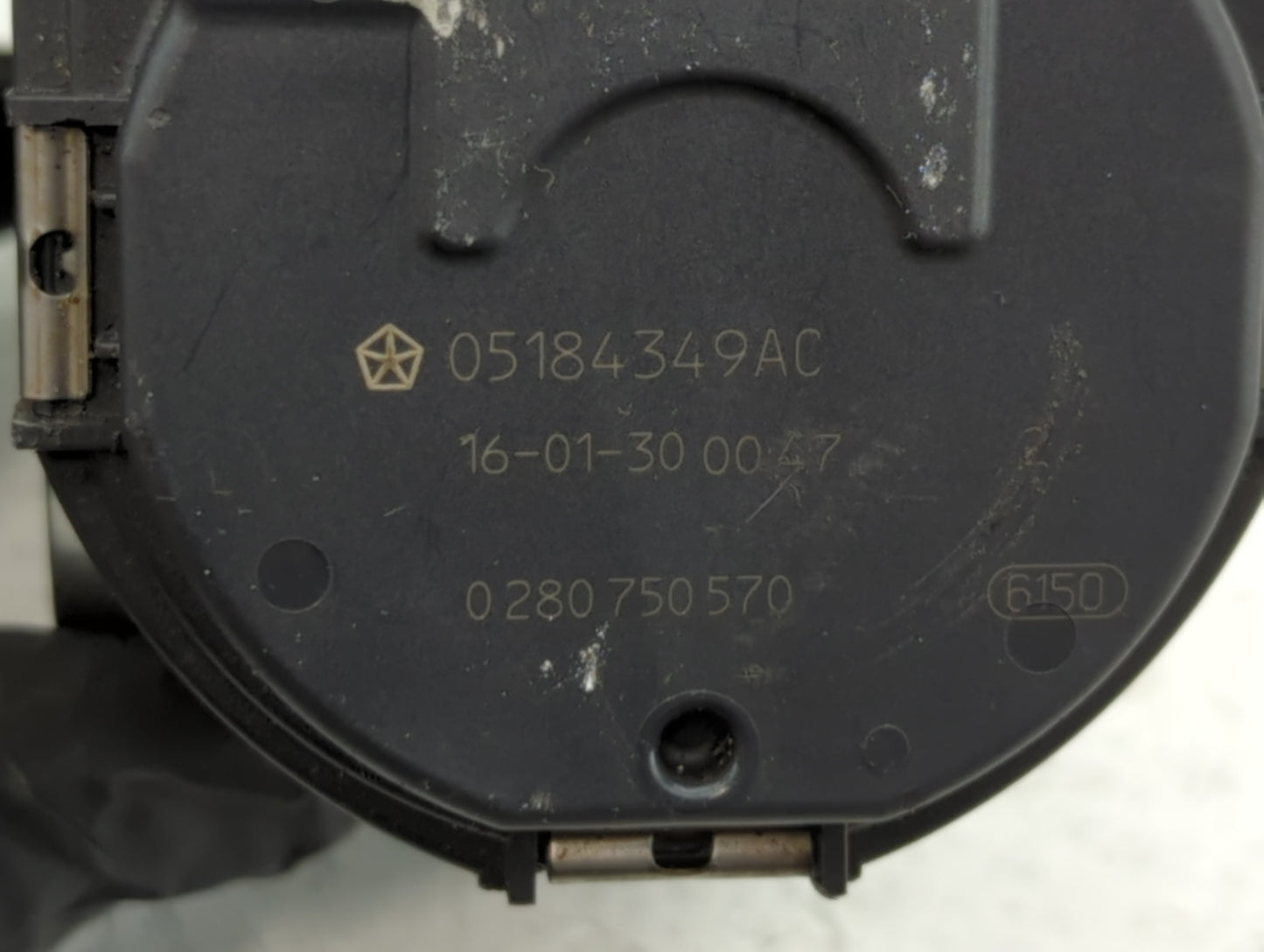 2012-2018 Jeep Wrangler Throttle Body P/N:0 280 750 570 05184349AC Fits OEM Used Auto Parts - Oemusedautoparts1.com
