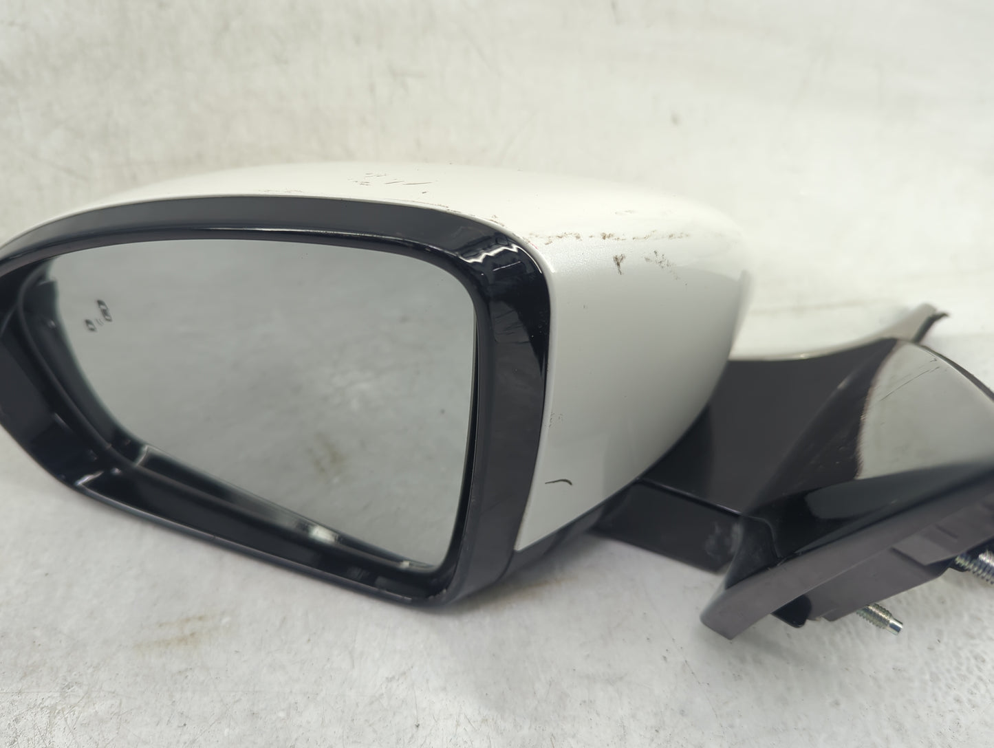 2017-2019 Kia Cadenza Driver Side View Mirror - Left Door Mirror OEM Used - Oemusedautoparts1.com