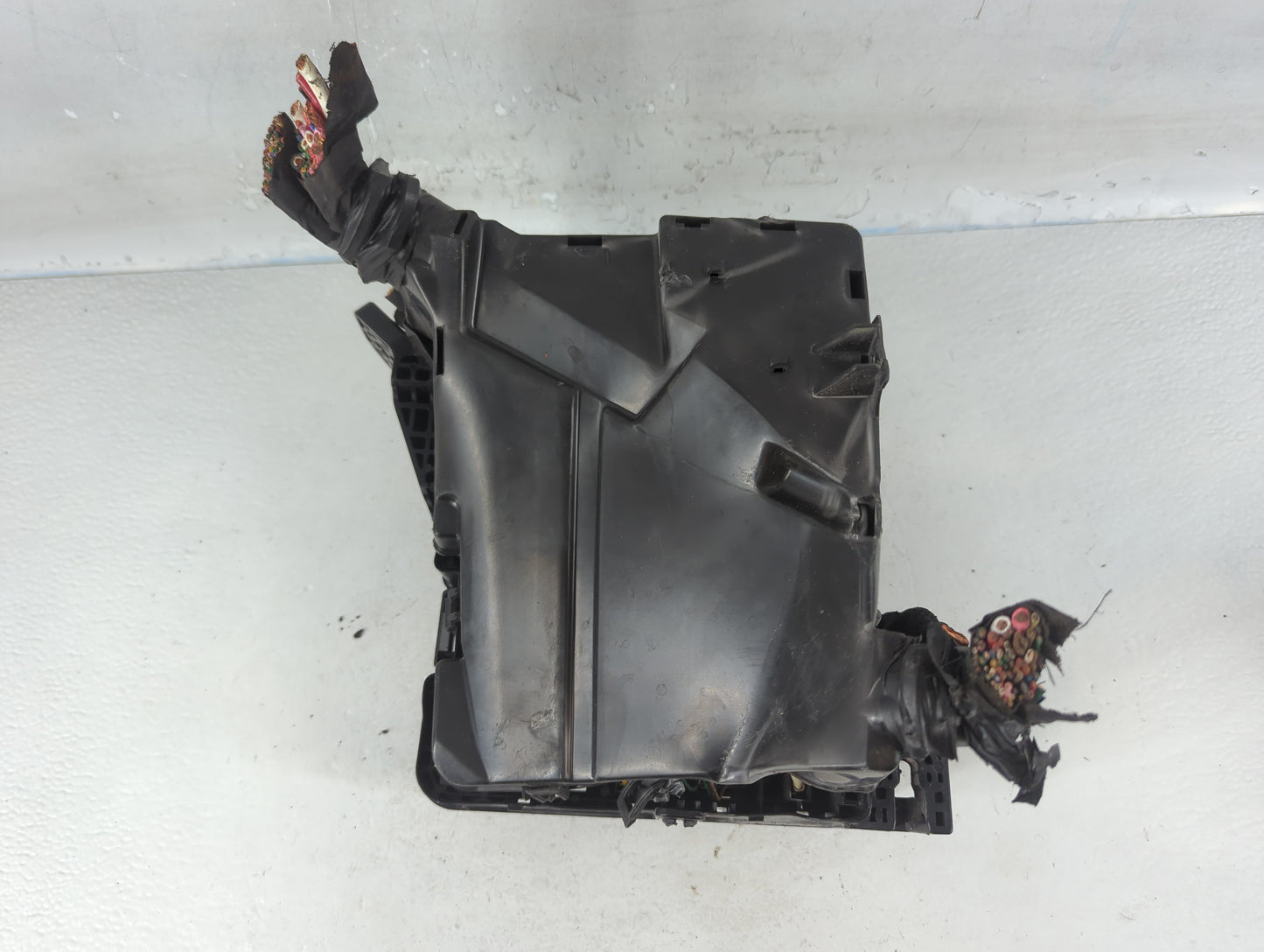 2017-2019 Kia Cadenza Fusebox Fuse Box Panel Relay Module P/N:91223-F6842 Fits Fits 2017 2018 2019 OEM Used Auto Parts - Oem