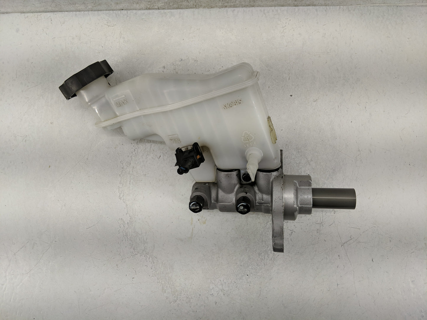 2014-2018 Kia Forte Brake Master Cylinder - Oemusedautoparts1.com