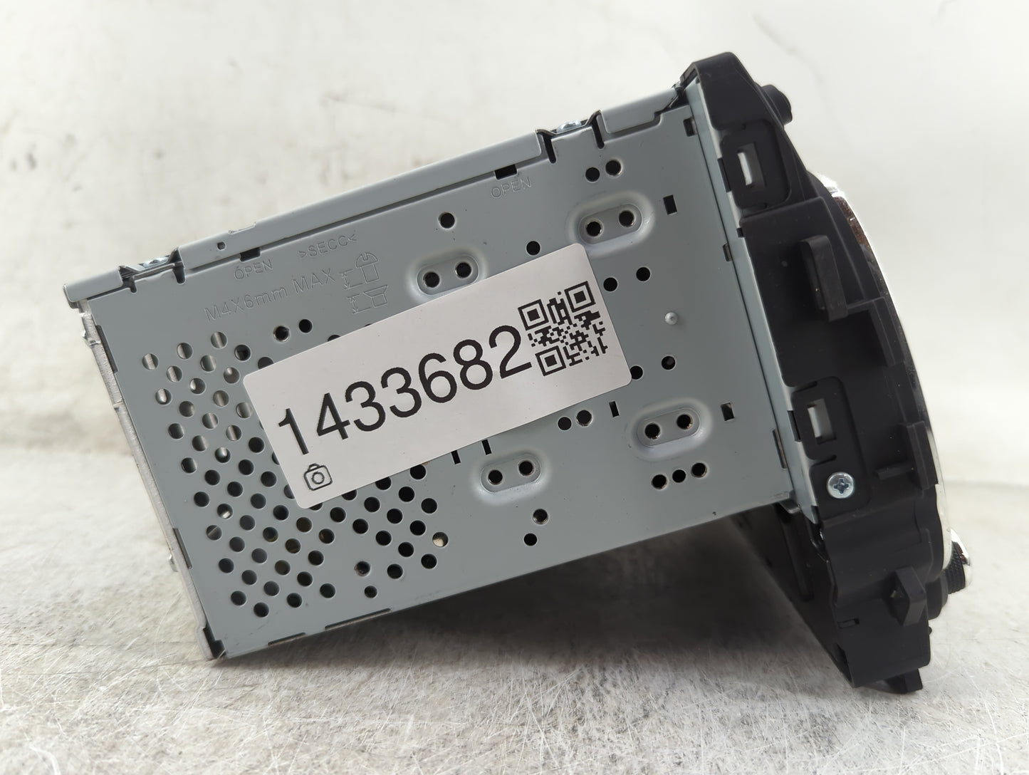 2017-2018 Kia Forte Radio AM FM Cd Player Receiver Replacement P/N:96180-B0010WK AM1A0B0AN Fits Fits 2017 2018 OEM Used Auto