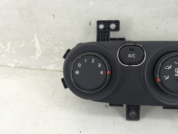 2017-2018 Kia Forte Climate Control Module Temperature AC/Heater Replacement P/N:97250-B0AA0 97250-A7000 Fits Fits 2017 2018 OEM Used Auto Parts