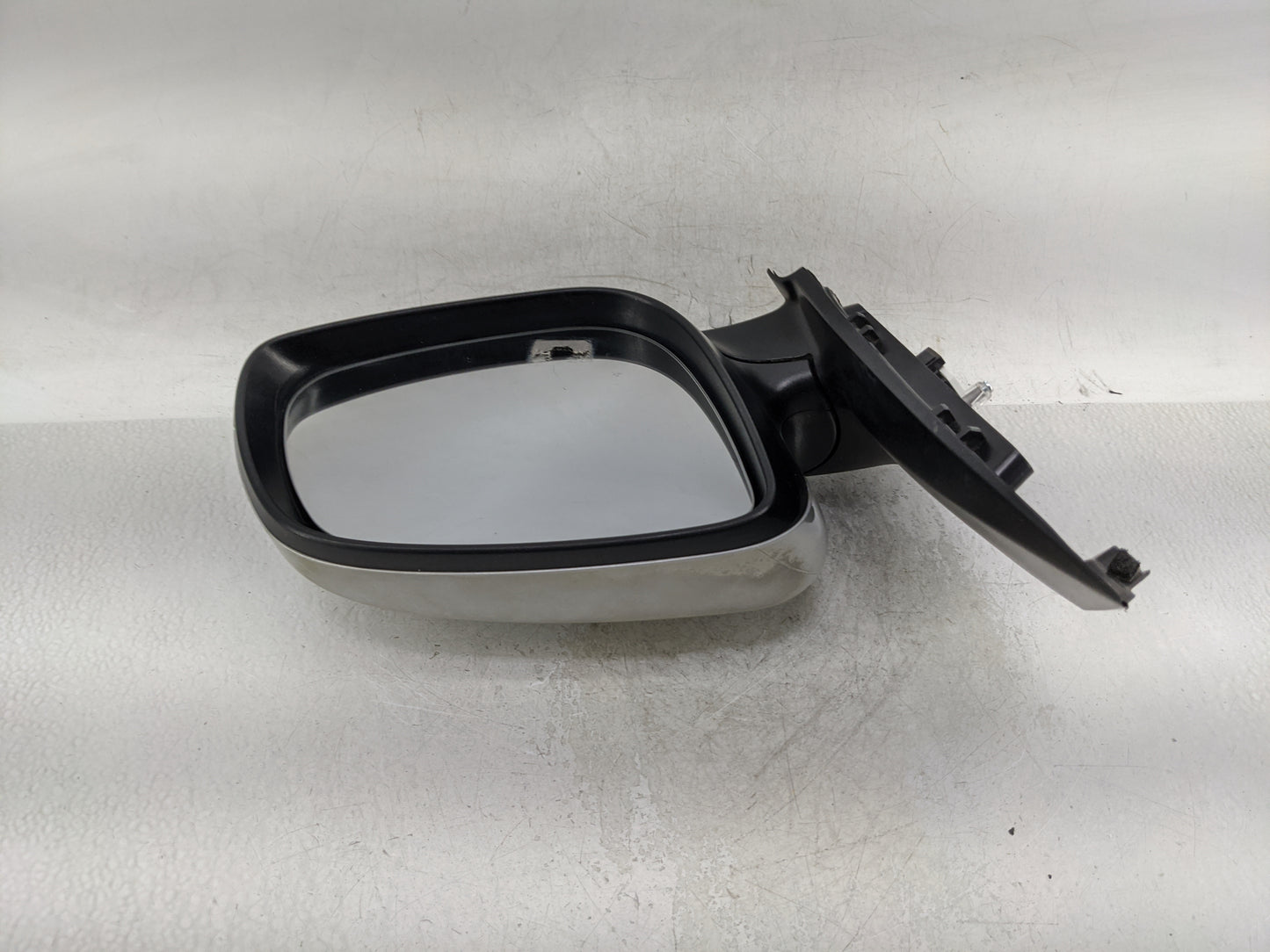 2015-2020 Kia Sedona Passenger Right Side View Manual Door Mirror Silver - Oemusedautoparts1.com