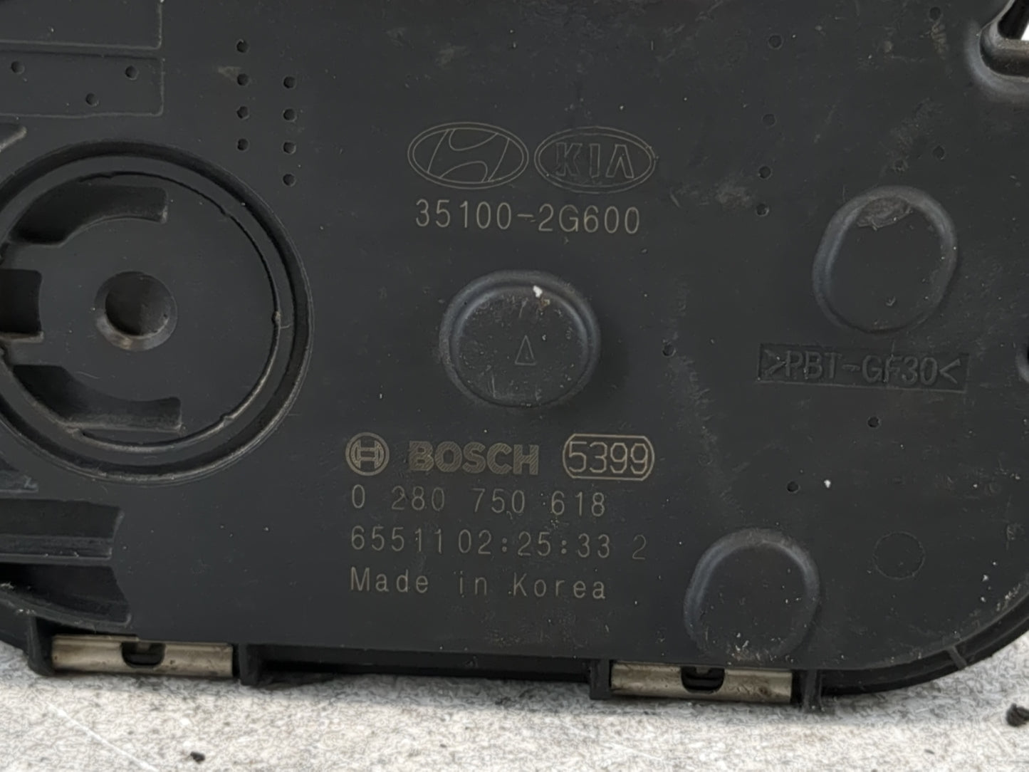2016-2020 Kia Sorento Throttle Body P/N:35100-2G600 Fits Fits 2015 2016 2017 2018 2019 2020 2021 OEM Used Auto Parts - Oemus