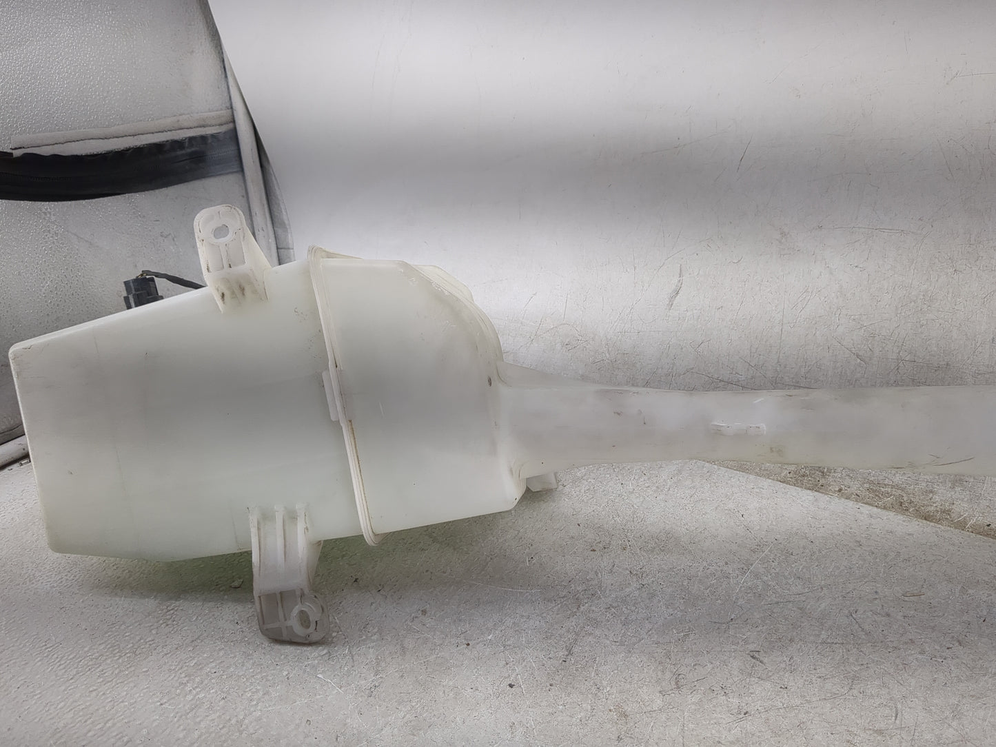 2016-2020 Kia Sorento Windshield Washer Fluid Reservoir Bottle Oem - Oemusedautoparts1.com