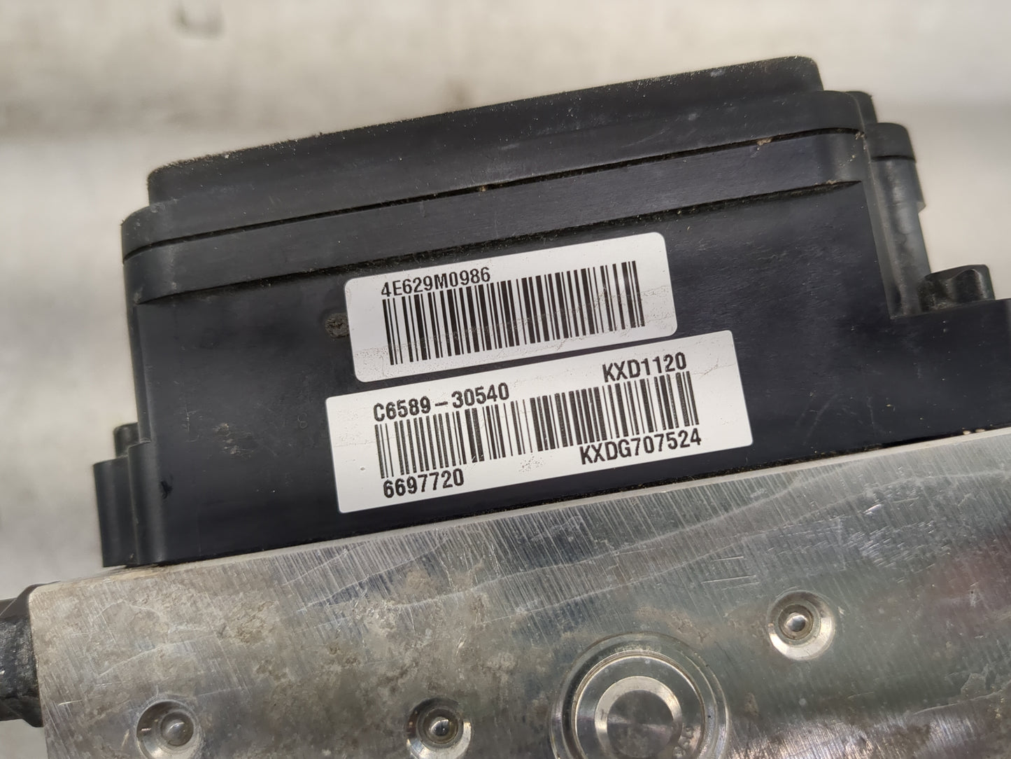 2016-2018 Kia Sorento ABS Pump Control Module Replacement P/N:58900-C6800 Fits Fits 2016 2017 2018 OEM Used Auto Parts - Oem