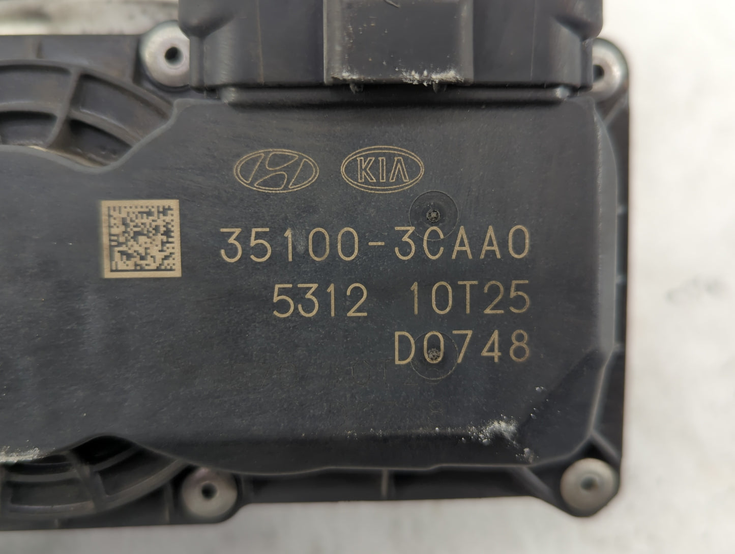 2014-2018 Kia Sorento Throttle Body P/N:35100-3CAA0 Fits Fits 2012 2013 2014 2015 2016 2017 2018 OEM Used Auto Parts - Oemus
