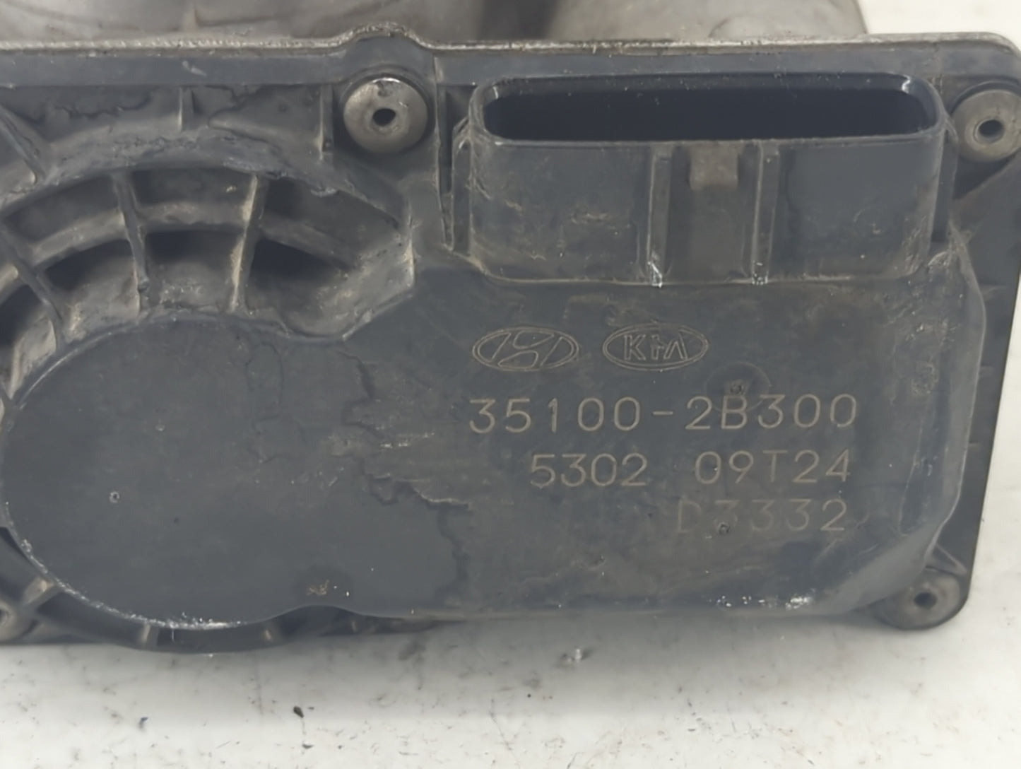 2012-2019 Kia Soul Throttle Body P/N:35100-2B300 Fits Fits 2012 2013 2014 2015 2016 2017 2018 2019 OEM Used Auto Parts - Oem