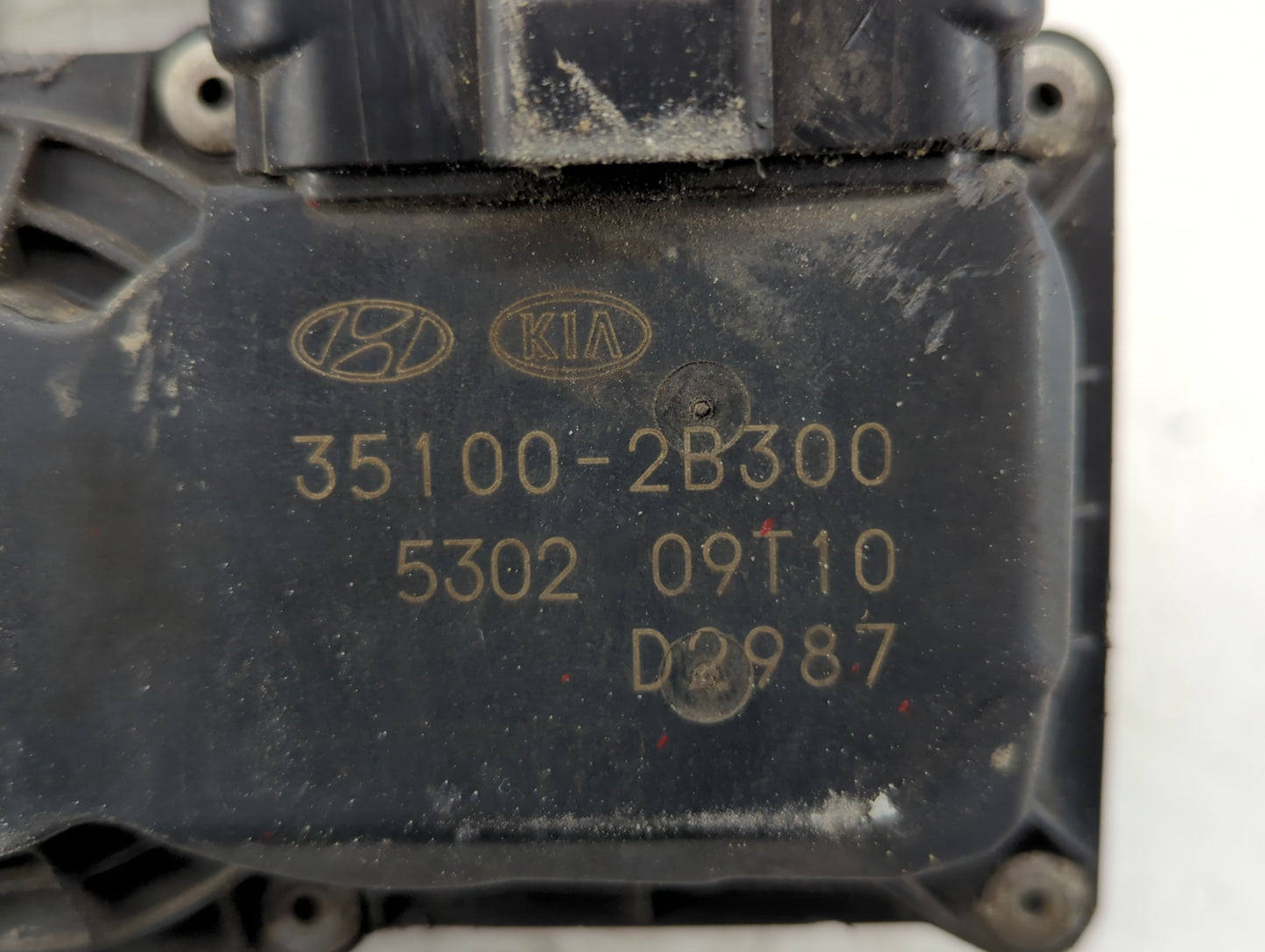 2012-2019 Kia Soul Throttle Body P/N:35100-2B300 Fits Fits 2012 2013 2014 2015 2016 2017 2018 2019 OEM Used Auto Parts - Oem