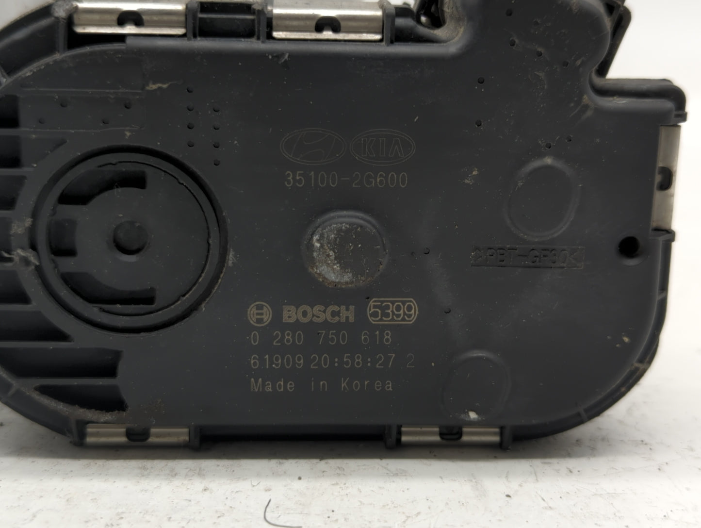 2017-2019 Kia Sportage Throttle Body P/N:35100-2G600 Fits Fits 2015 2016 2017 2018 2019 OEM Used Auto Parts - Oemusedautopar