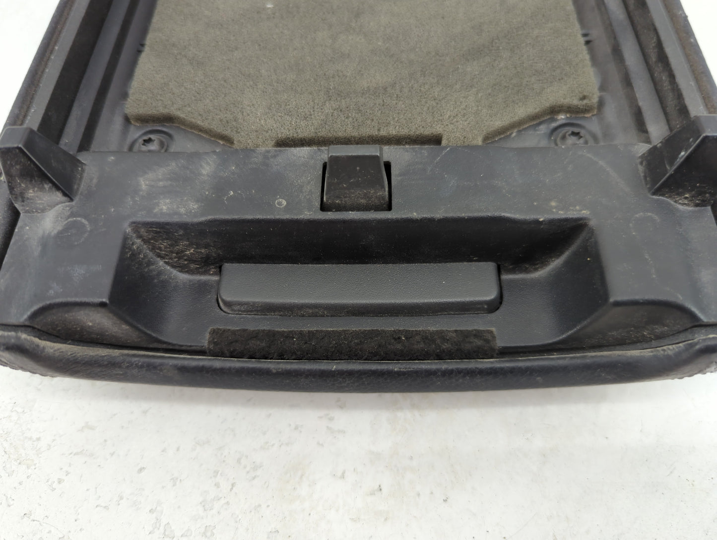 2017 Land Rover Evoque Center Console Armrest Cover Lid Fits OEM Used Auto Parts - Oemusedautoparts1.com