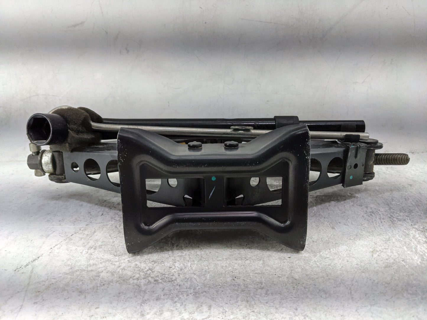 2017 Land Rover Evoque Spare Scissor Car Jack Black - Oemusedautoparts1.com
