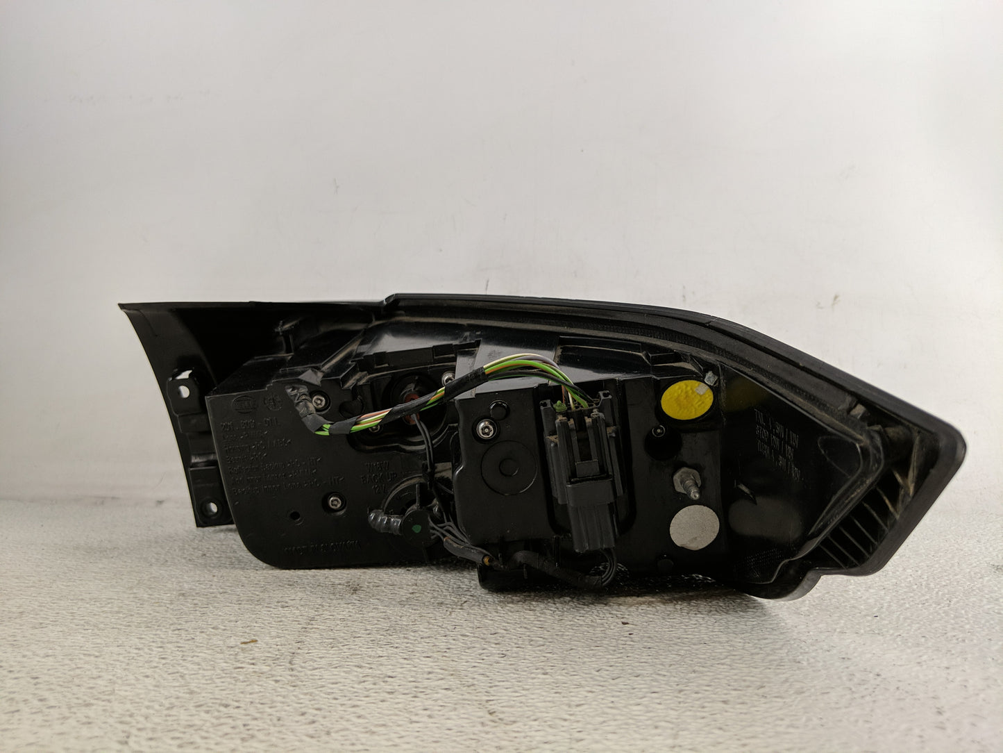 2016-2018 Land Rover Range Rover Evoque Tail Light Assembly Driver Left OEM Fits Fits 2016 2017 2018 OEM Used Auto Parts - O