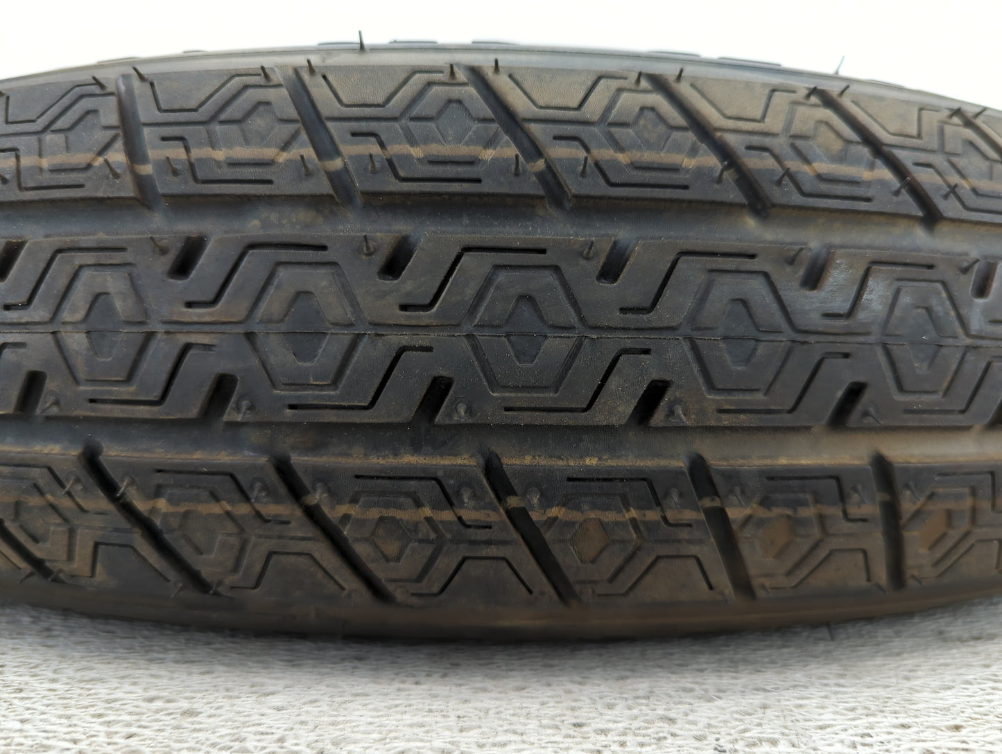 2017 Lincoln Mkx Spare Donut Tire Wheel Rim Oem - Oemusedautoparts1.com