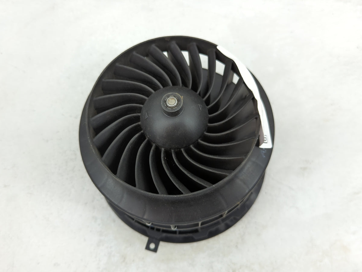 2017 Mercedes-Benz C-Class Heater AC Blower Motor P/N:0130309001 F011500093 Fits Fits 2015 2016 2018 2019 2020 2021 2022 OEM