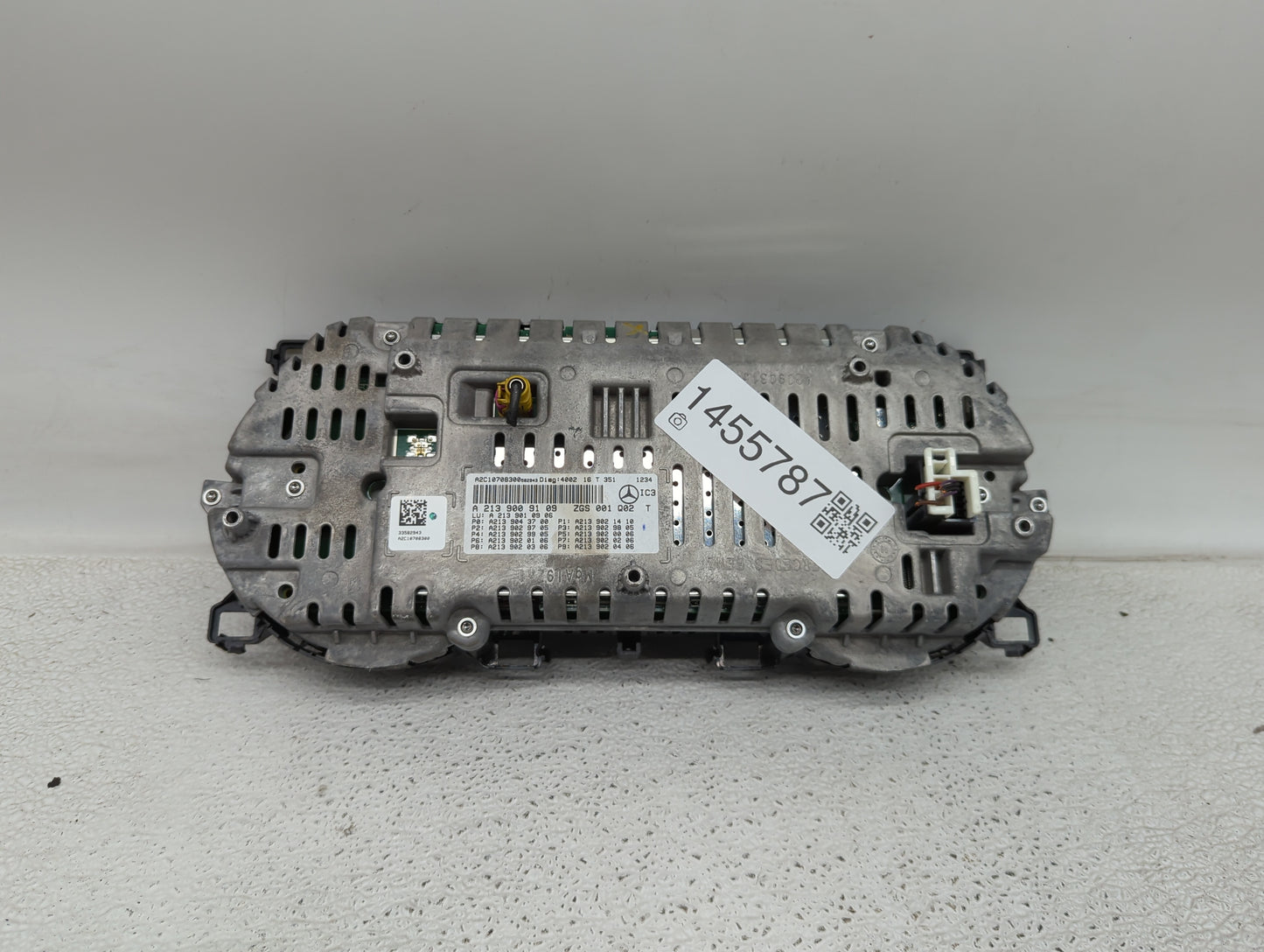 2017 Mercedes-Benz E350 Instrument Cluster Speedometer Gauges P/N:A 2013 900 91 09 Miles: Fits OEM Used Auto Parts - Oemused