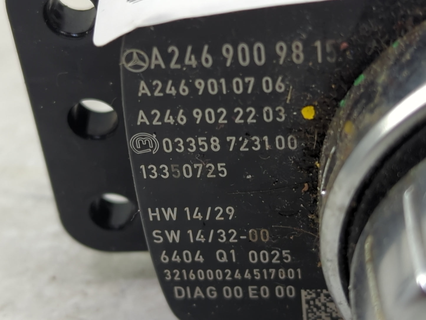 2015-2017 Mercedes-Benz Gla250 Radio AM FM Cd Player Receiver Replacement P/N:A2469009815 A2469010706 Fits OEM Used Auto Par
