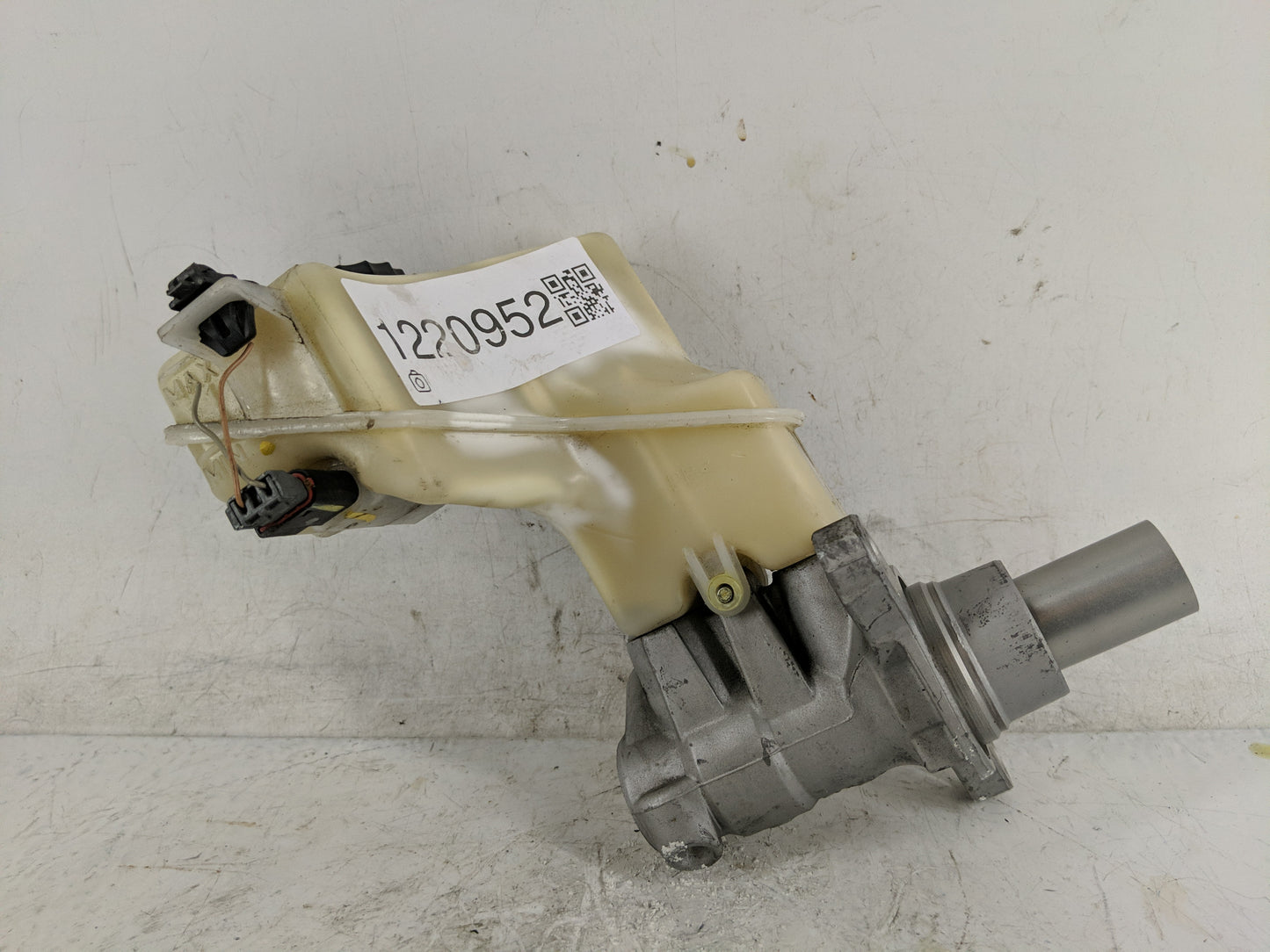 2017 Nissan Altima Brake Master Cylinder - Oemusedautoparts1.com