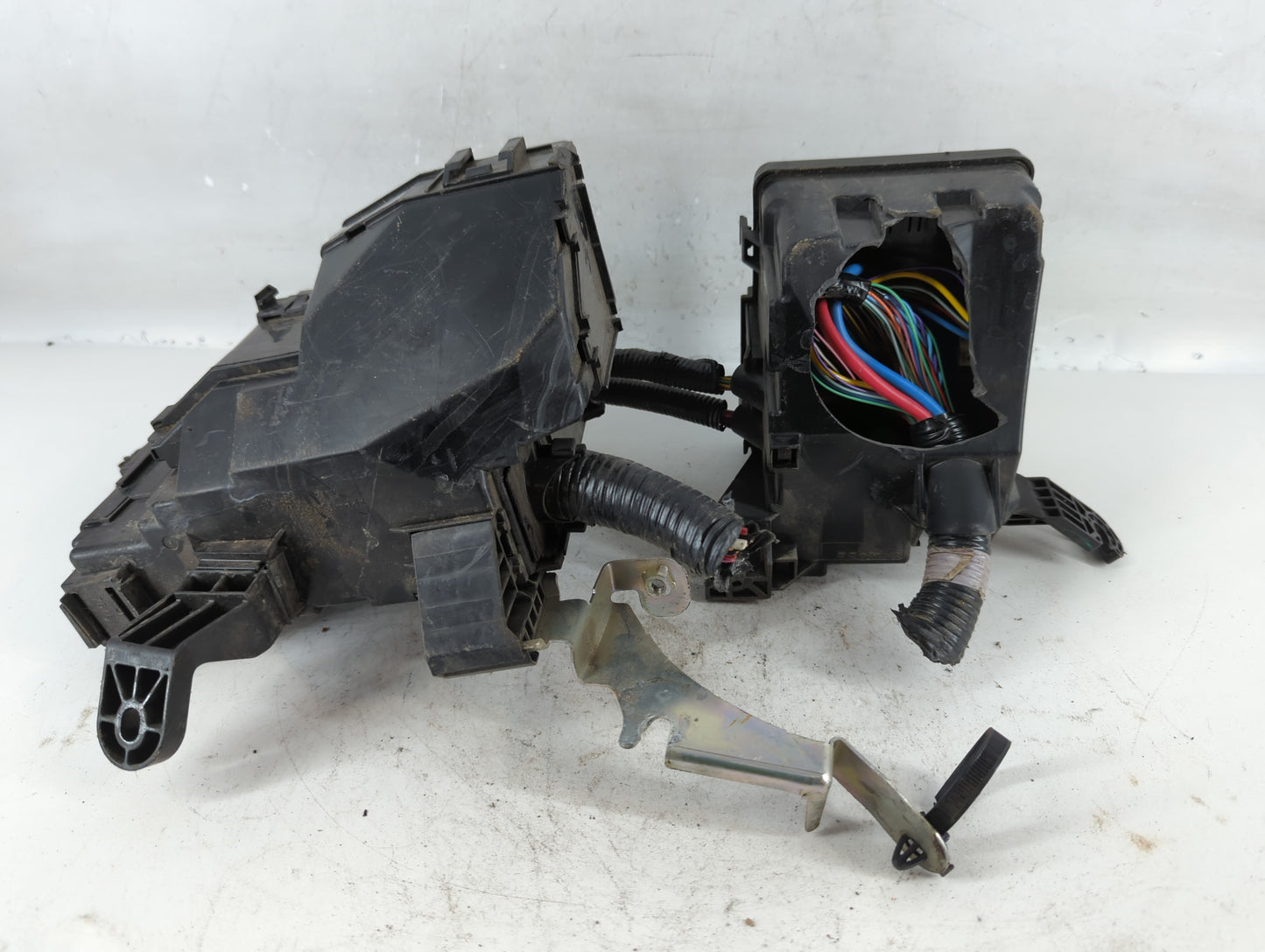 2016-2017 Nissan Altima Fusebox Fuse Box Panel Relay Module P/N:7154-5763-30 Fits Fits 2016 2017 OEM Used Auto Parts - Oemus