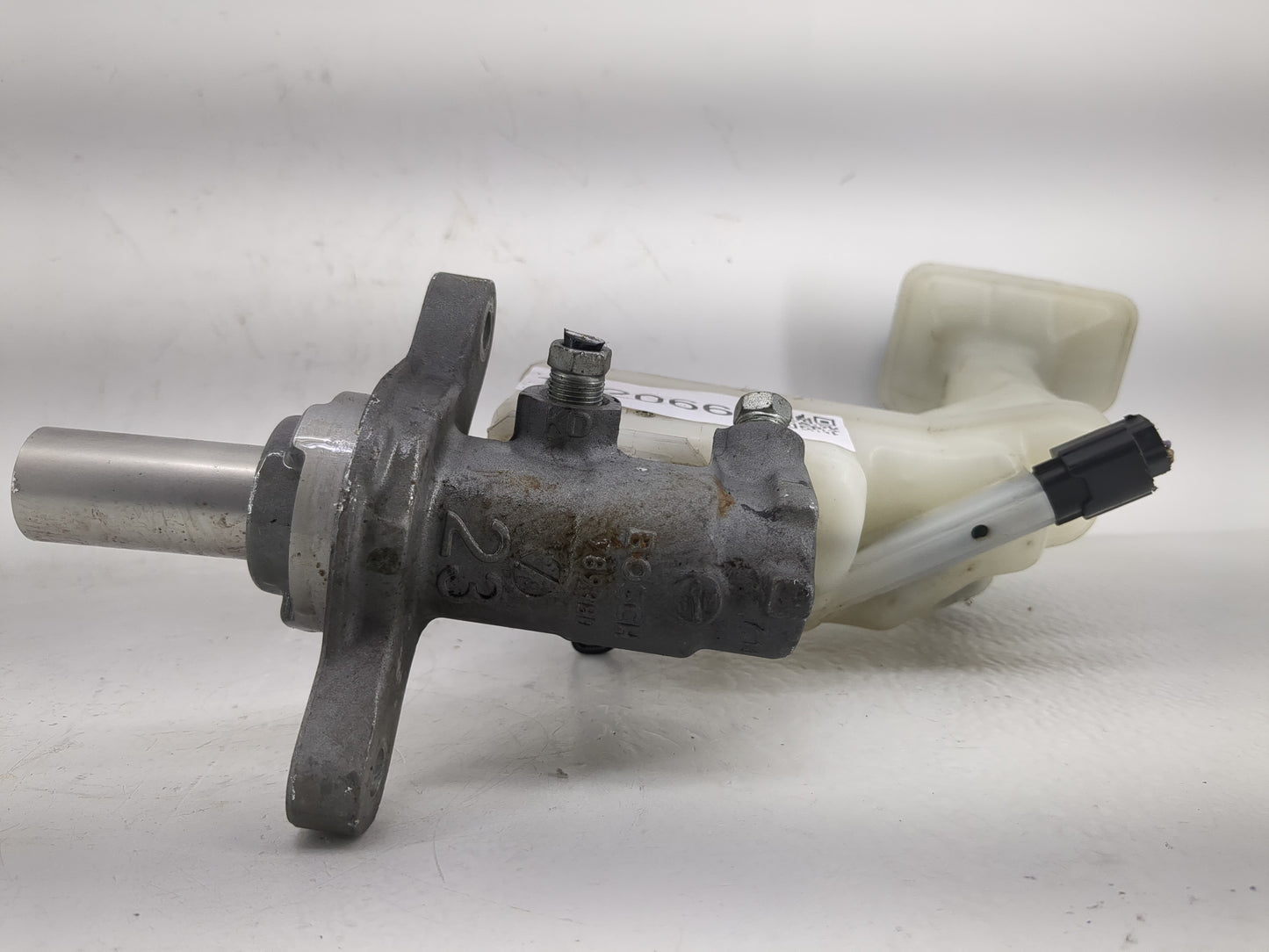 2017-2020 Nissan Rogue Brake Master Cylinder - Oemusedautoparts1.com