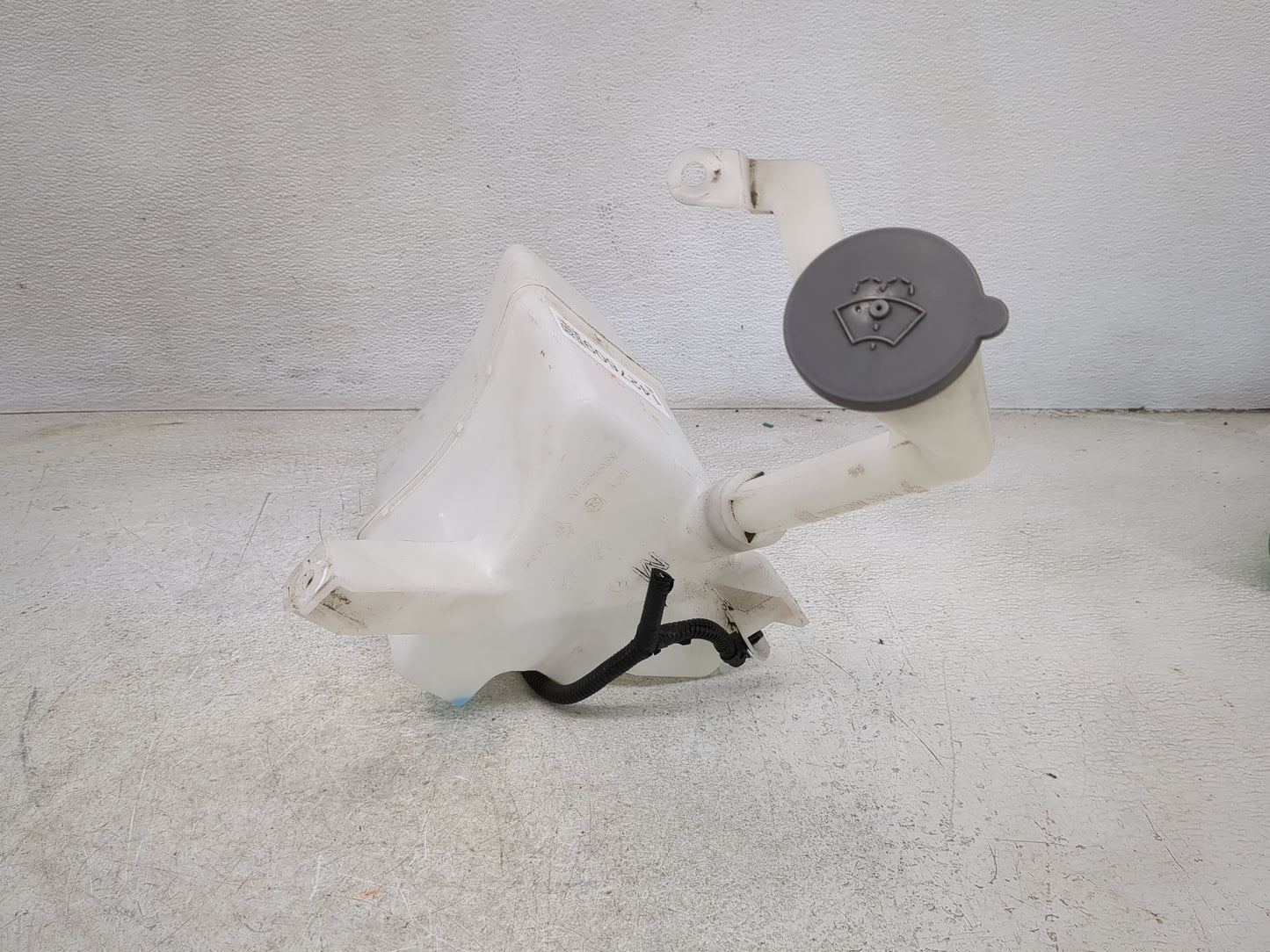 2017 Nissan Rogue Sport Windshield Washer Fluid Reservoir Bottle Oem - Oemusedautoparts1.com