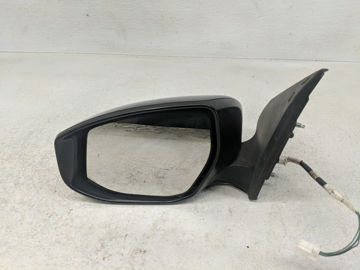 2016-2019 Nissan Sentra Driver Side View Mirror - Left Door Mirror OEM Used - Oemusedautoparts1.com