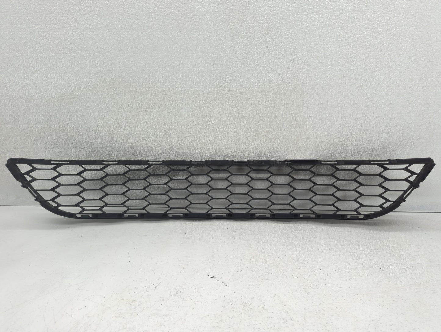 2016-2019 Nissan Sentra Front Grille Bumper Not Included - Oemusedautoparts1.com