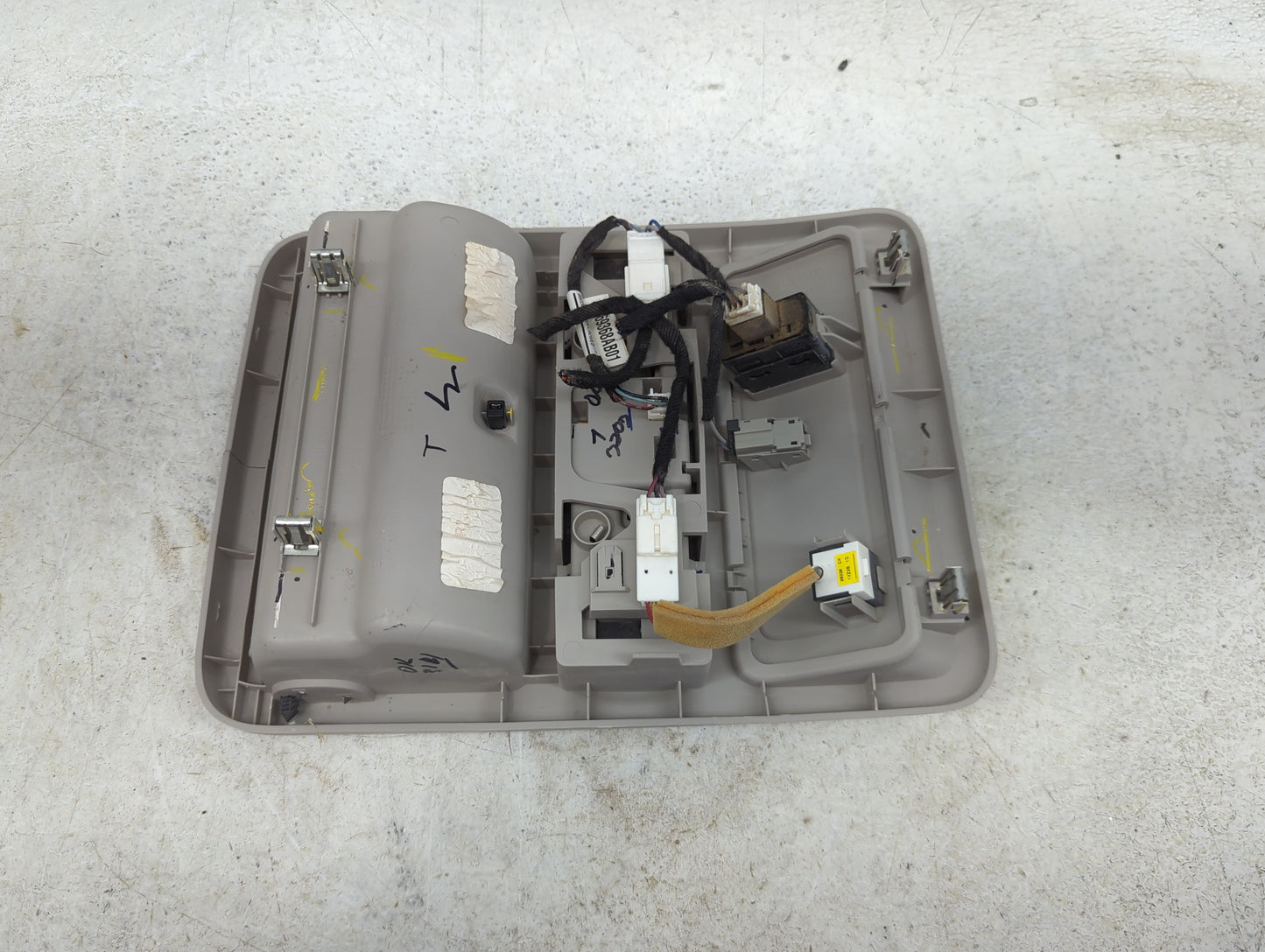 2017 Nissan Titan Xd Overhead Roof Console 1430175 - Oemusedautoparts1.com