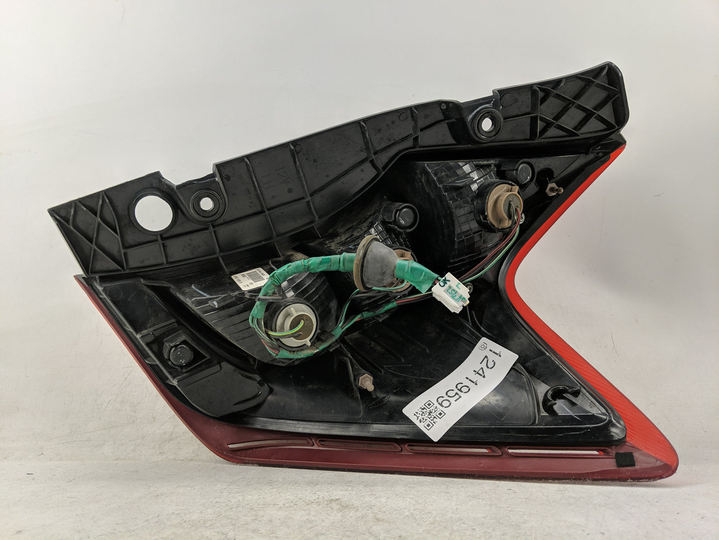 2014-2019 Nissan Versa Tail Light Assembly Driver Left OEM P/N:265553WC0A Fits Fits 2014 2015 2016 2017 2018 2019 OEM Used A