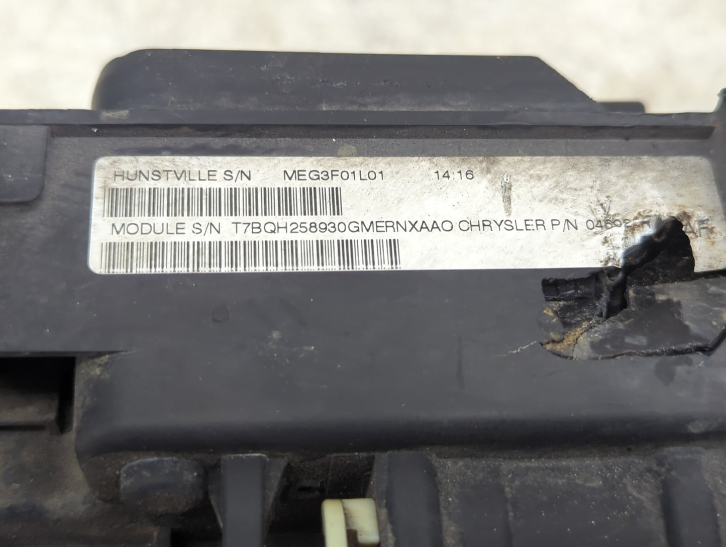2017 Ram 1500 Fusebox Fuse Box Panel Relay Module P/N:MEG3F01L01 T7BQH258930GMERNXAAO, 04692143AA, 04692149AA Fits OEM Used